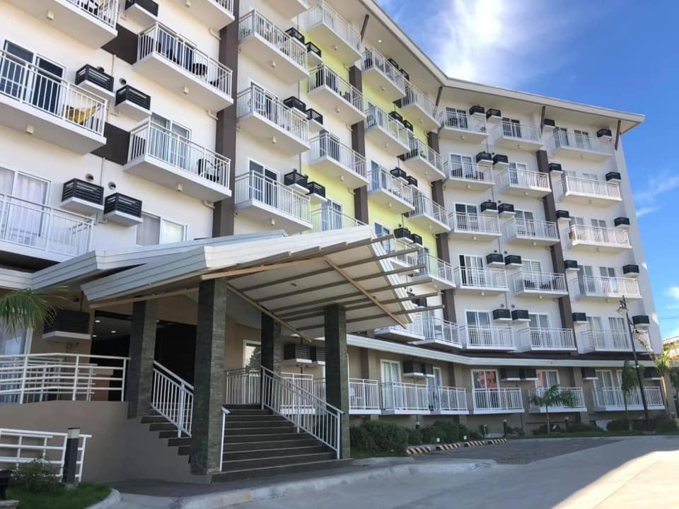 Mactan Airport Cebu Accommodation Lapu-Lapu City Exterior foto